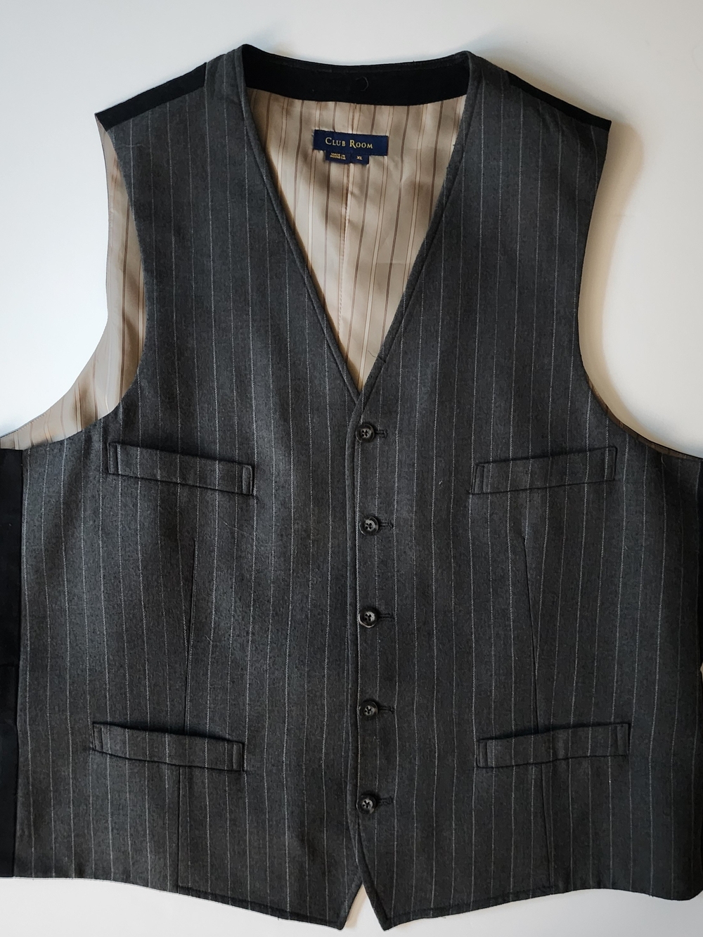 Club Room men's dress vest features a charcoal gray pinstripe pattern mens XL